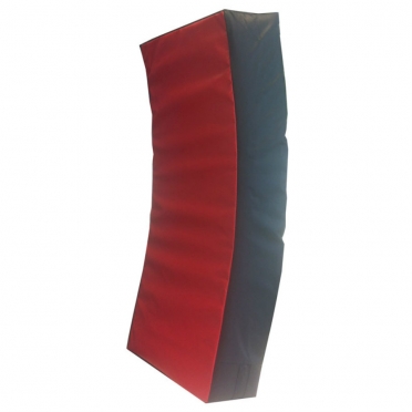Sportief gebogen trap/stoot kussen 75x35x15 cm zwart/rood